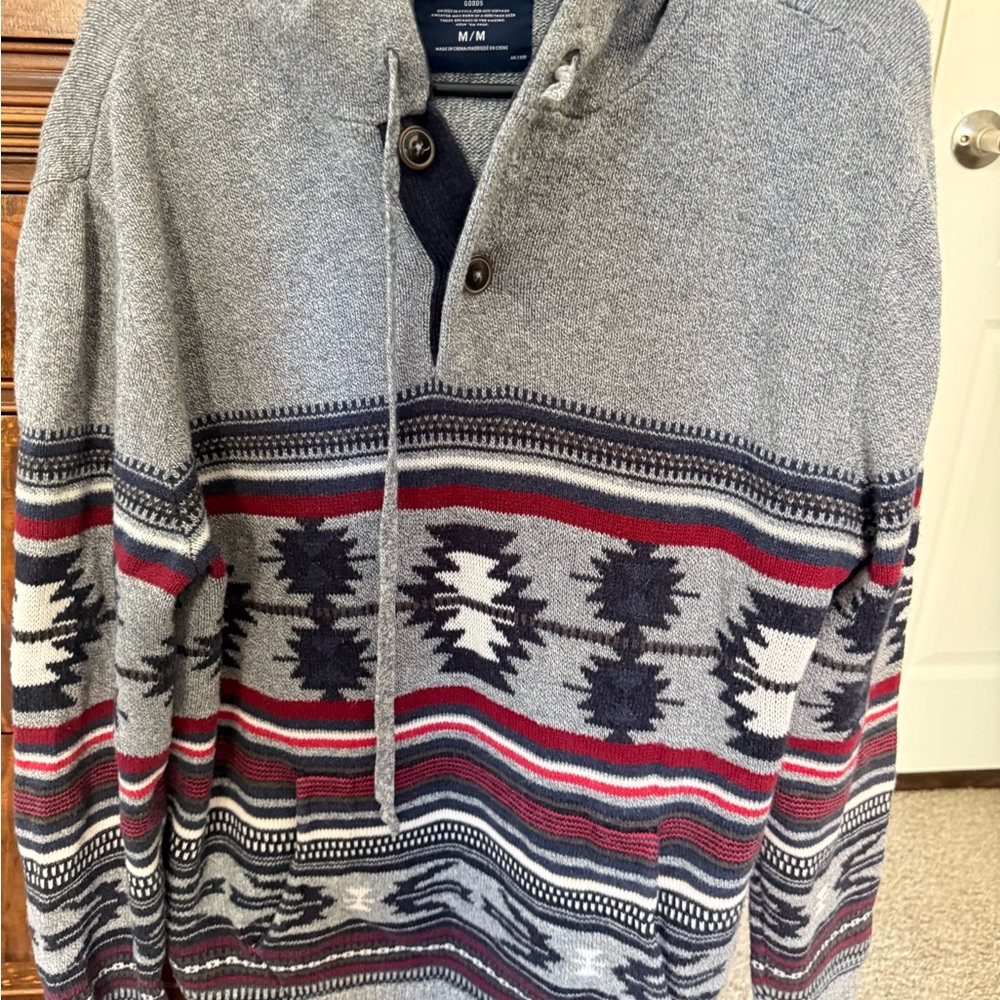 American Eagle Outfitters Gray and Red Patterned Crewneck Sweater